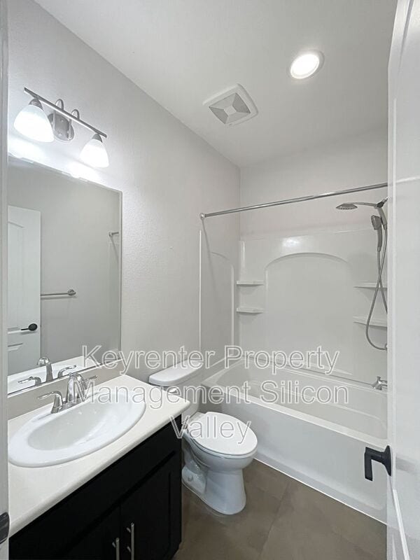 Building Photo - 638 Cedarville Ln