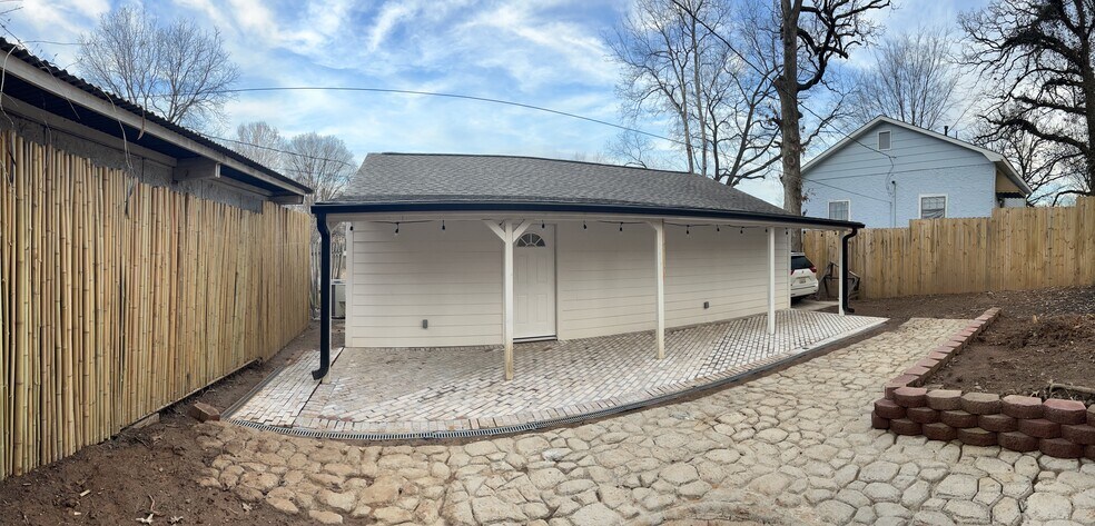 Patio Daytime View - 620 Simpson St