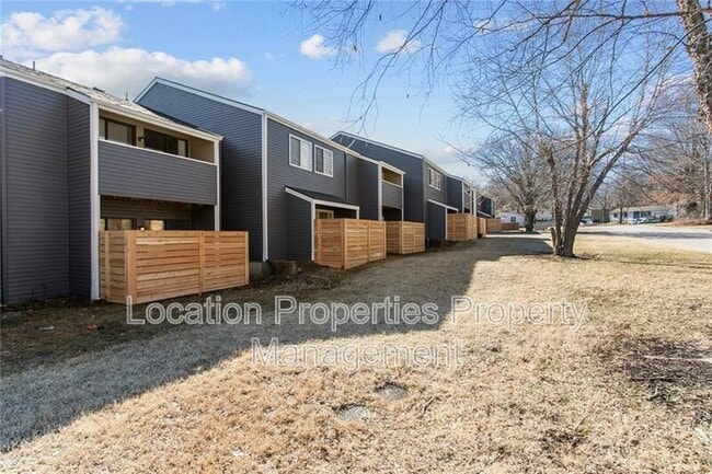 Building Photo - 1502 W 25th Ct