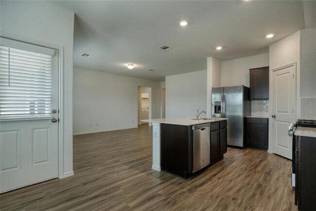 Building Photo - 1424 Chad Dr