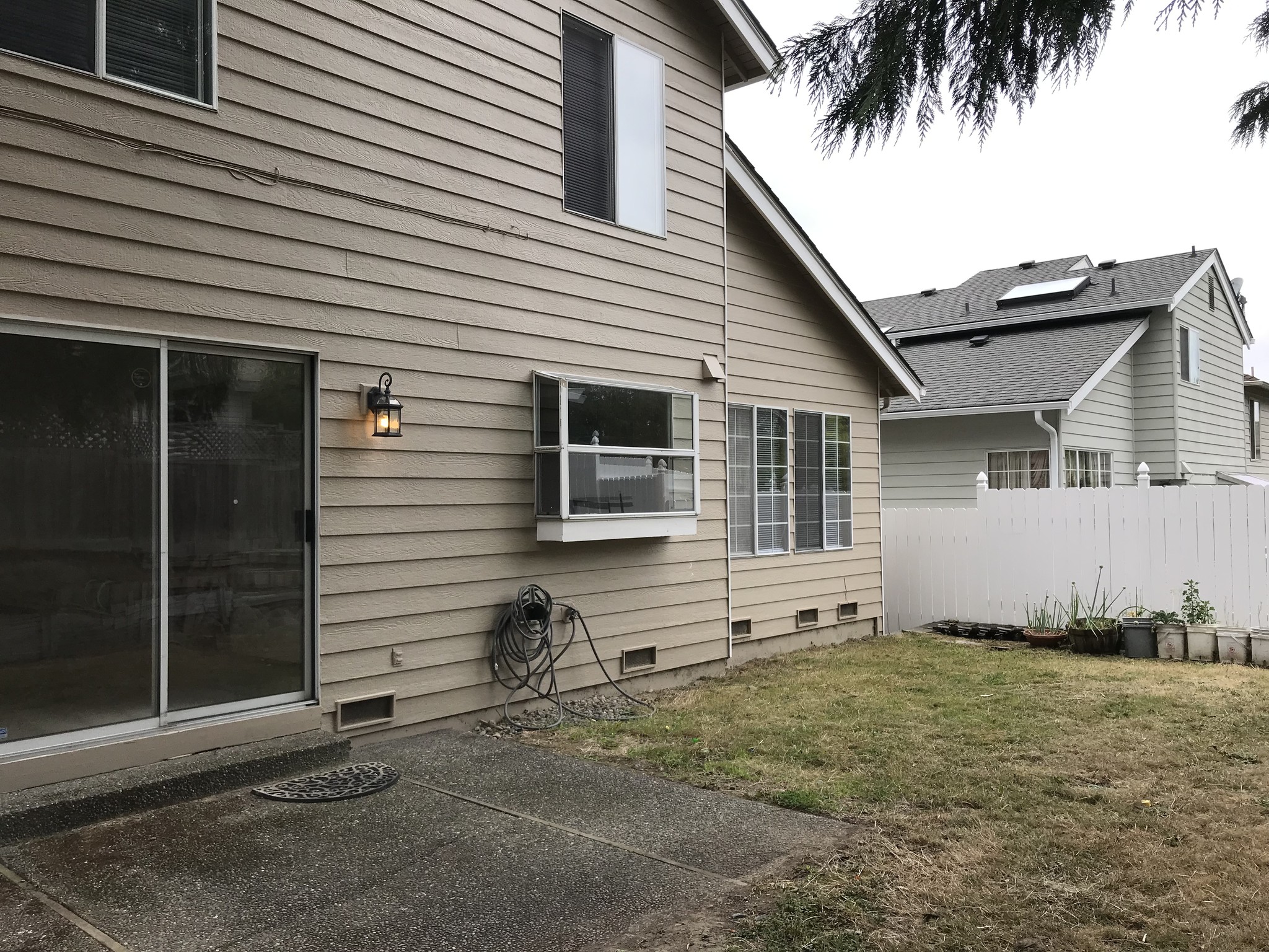 Building Photo - 648 S 32nd Pl