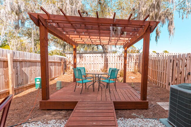 Building Photo - 2704 W 12th St