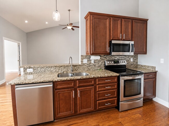 Building Photo - 9181 Abingdon Dr