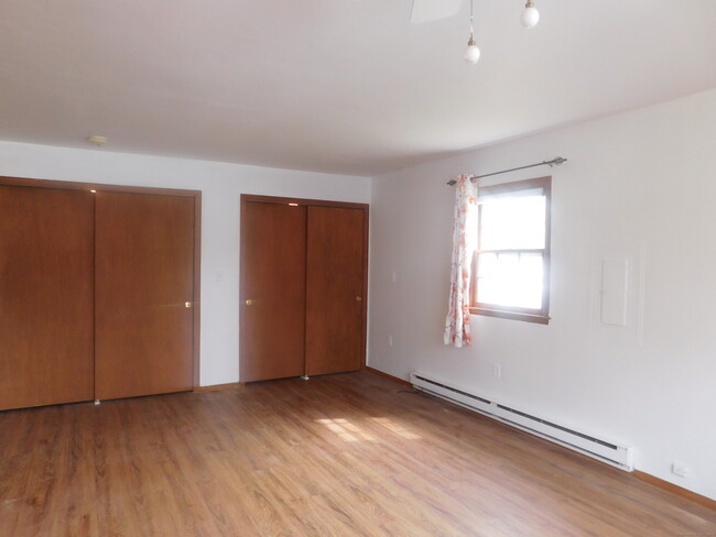 Building Photo - 5 Larson Dr