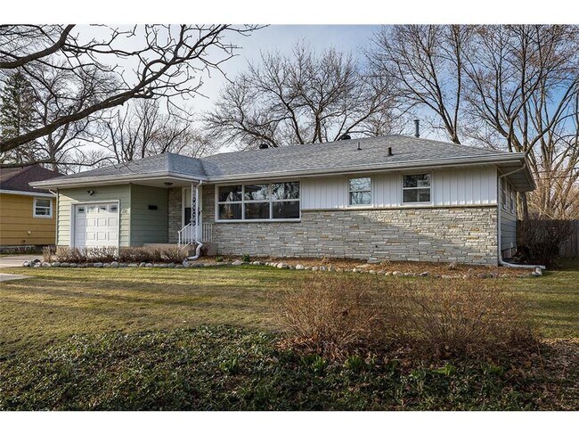 Building Photo - 6418 37th Ave N
