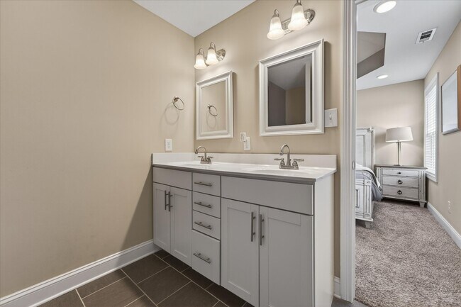 Building Photo - 1044 Charles Thomas Dr