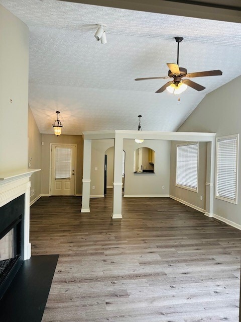Building Photo - 329 White Oak Way