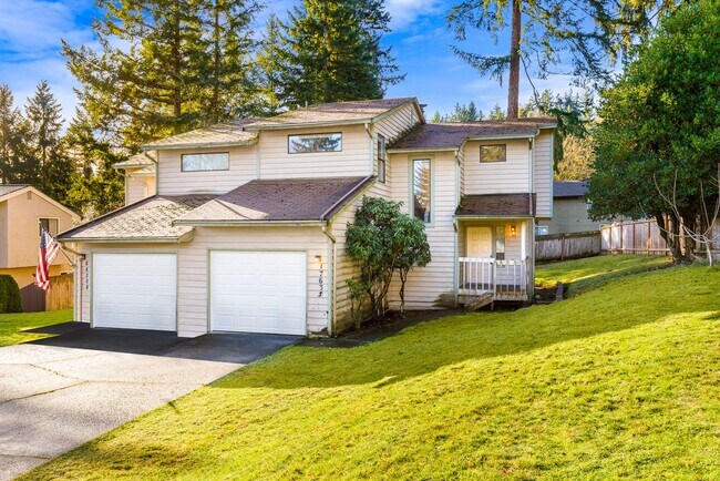 Building Photo - Redmond 3 Bedroom 1.5 Bath Garage Duplex