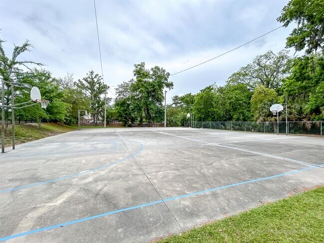 Building Photo - 1015 SW 9th St