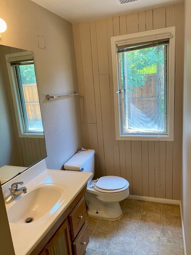 Building Photo - Available for 2025-2026 Fall Pre-Leasing: ...