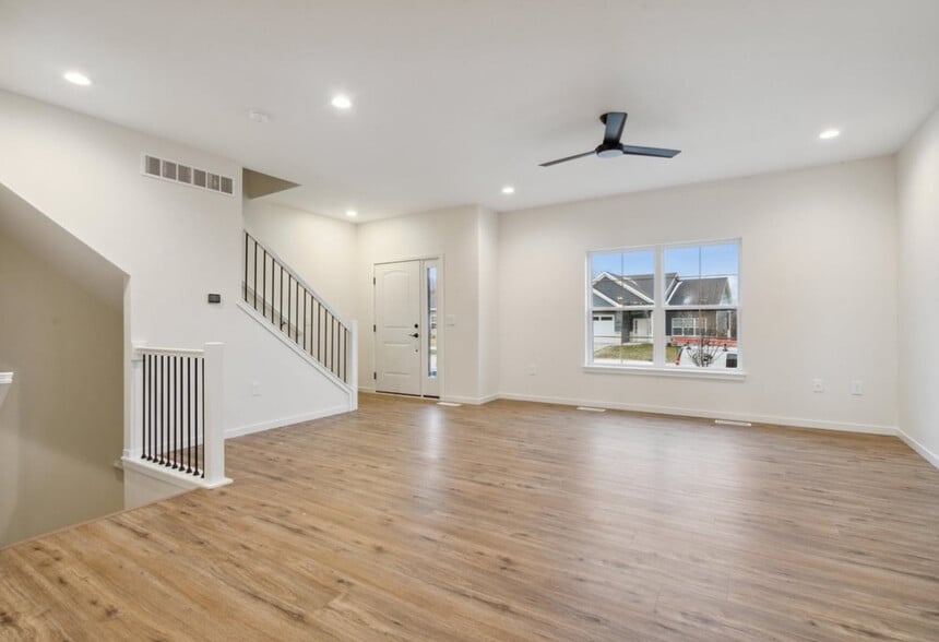 Building Photo - 4749 Preston Ln