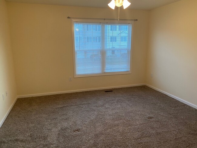 Building Photo - 83 Myatt Ct