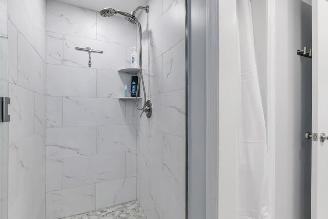 Building Photo - 3400 Gulf Shore Blvd N