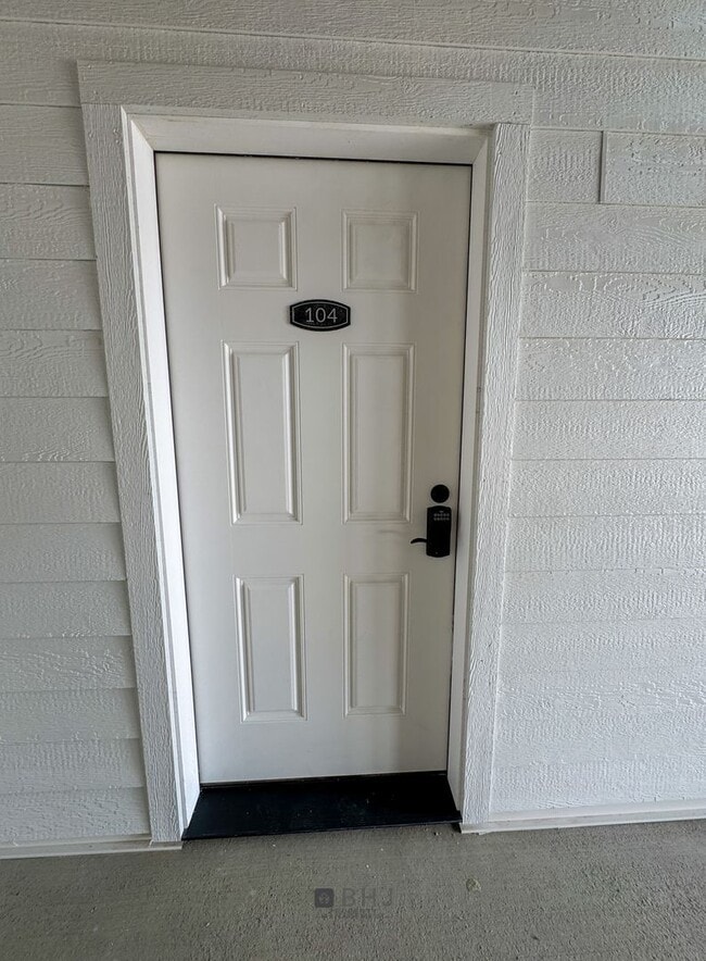 Building Photo - BRAND NEW Pet Friendly 1 bed/ 1 bath apartment!