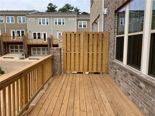Building Photo - 404 Caravelle Walk