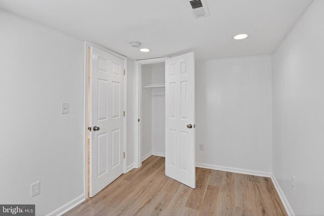 Building Photo - 141 Uhland Terrace NE