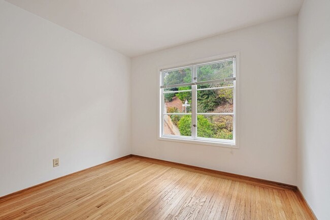 Building Photo - Charming Two-Bedroom Home in Miraloma Park...