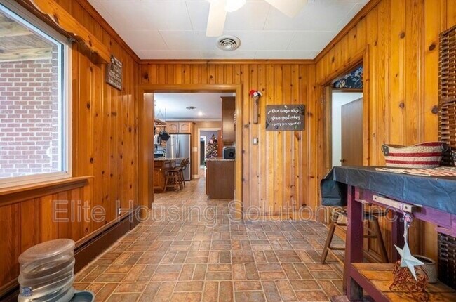 Building Photo - 290 W Ridge St