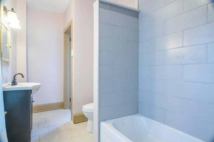 Building Photo - 1232 Carolina Ave