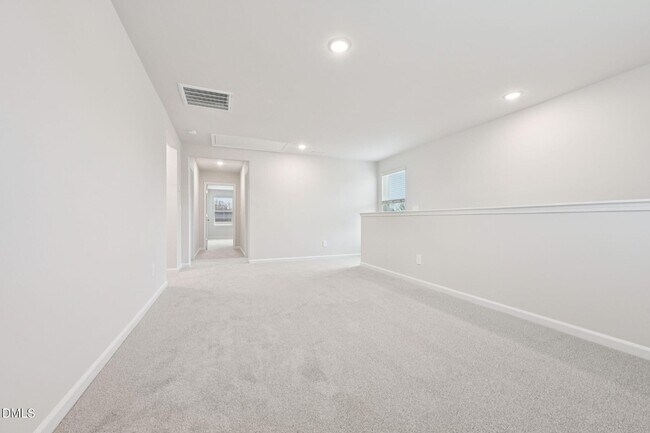 Building Photo - 5 and A Loft single family for sale