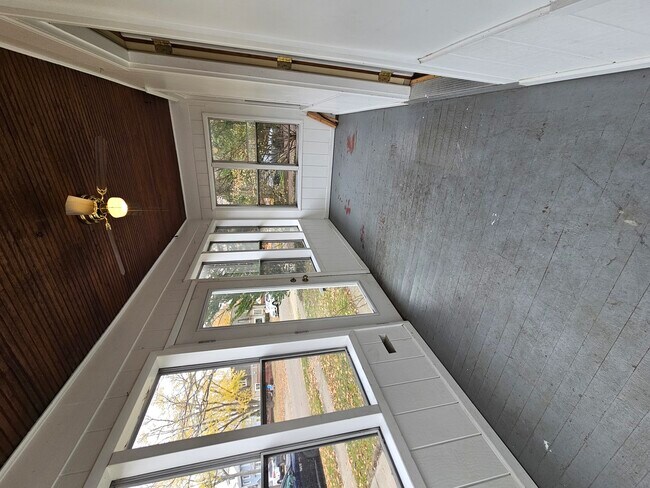 Building Photo - 211 Edwards Ave