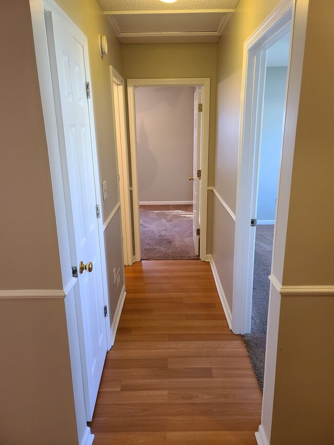 Building Photo - Conveniently located in a quiet cul-de-sac