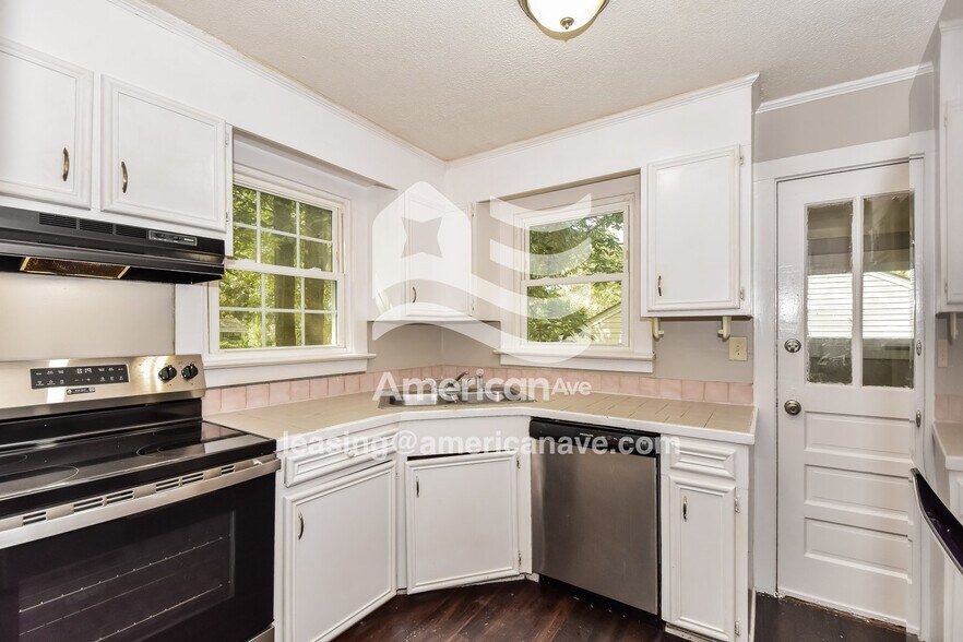 Building Photo - 302 Arbor Dr