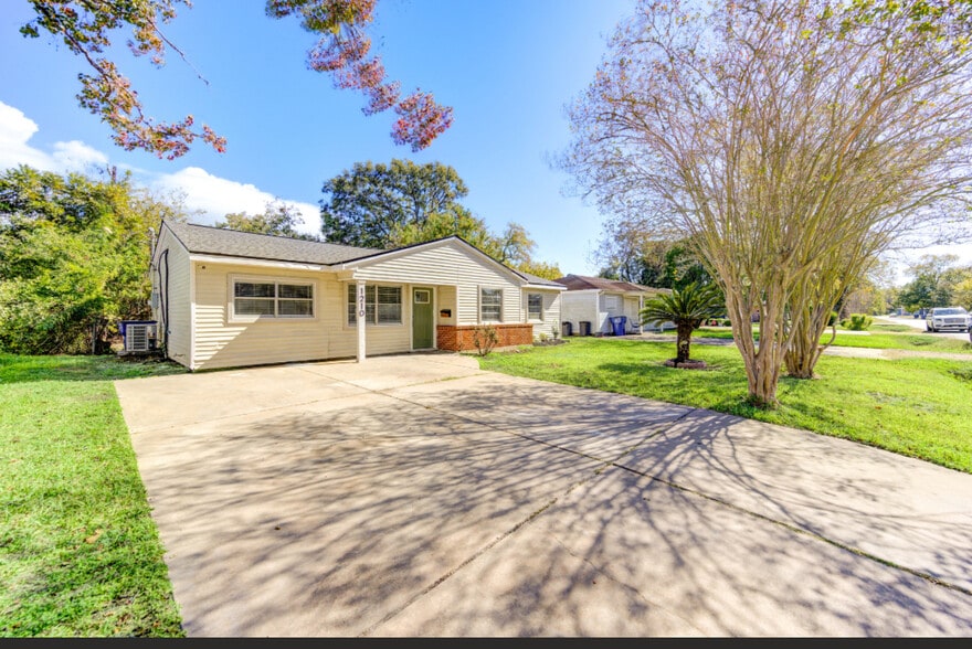 Primary Photo - 1210 N Natchez Dr