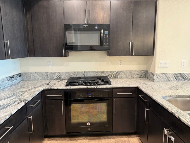 Building Photo - Executive Milpitas Townhome