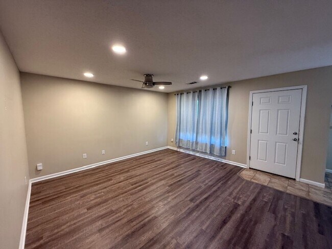 Building Photo - Home for Rent in Benton