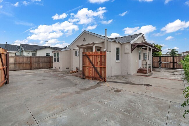 Building Photo - 8549 5th St