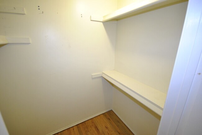 Building Photo - 2869 E Eisenhower Pky