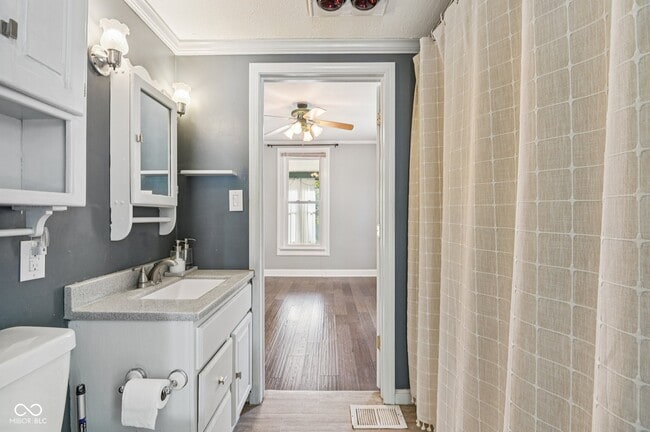 Building Photo - 1920 E 67th St