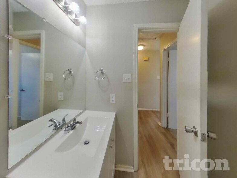 Building Photo - 7715 Skyline Ridge Dr