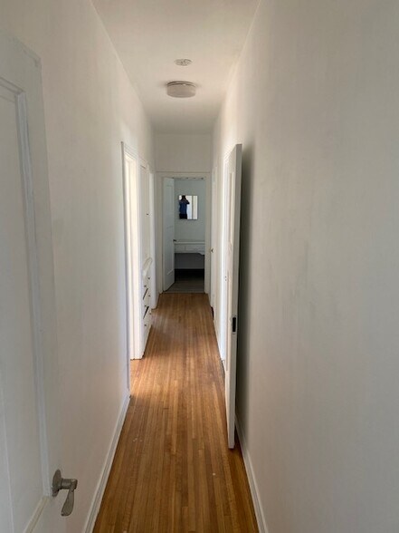 Building Photo - 800 N Mansfield Ave