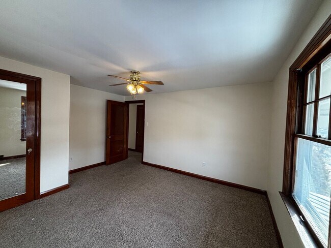 Building Photo - Charming Single Family Home for Rent - Excellent Grove City Location!