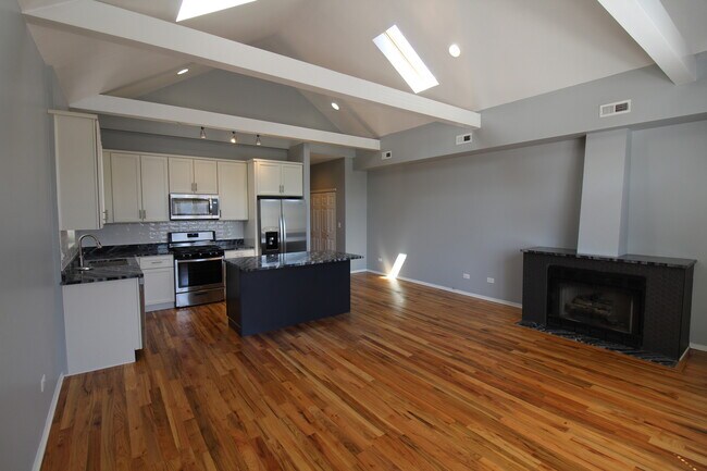 Building Photo - 2054 W Division St