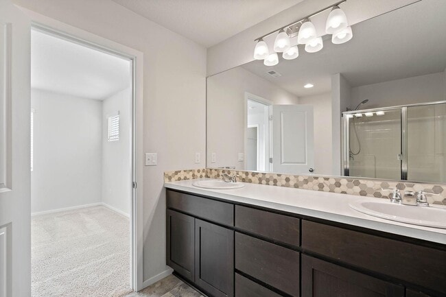 Building Photo - $1K move-in special! Sparkling clean newer 4-bdrm/3.5-bath townhome. 2-car garage, near Forest Park