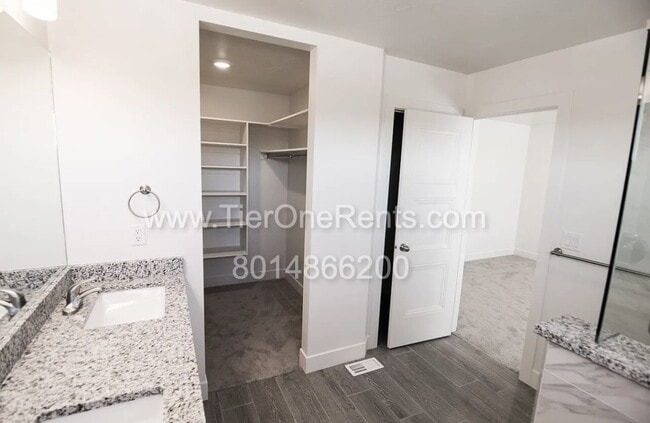 Building Photo - NO DEPOSIT option available for qualified ...