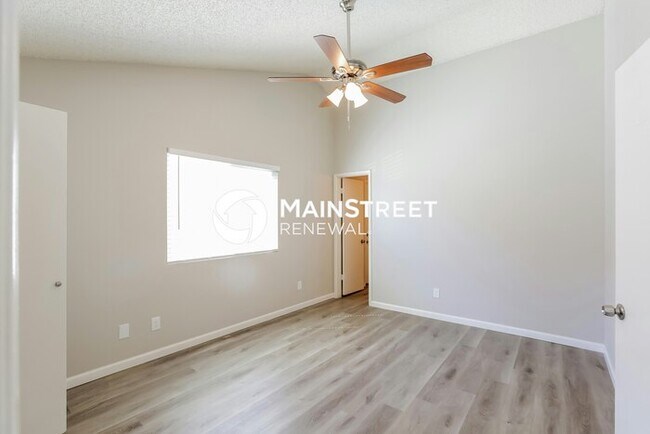 Building Photo - 3 Bedroom Pet-Friendly Home in GLENDALE, A...