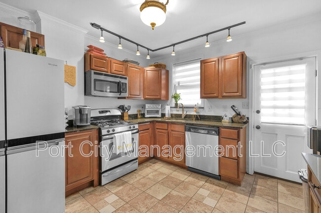 Building Photo - 127 S Robinson St