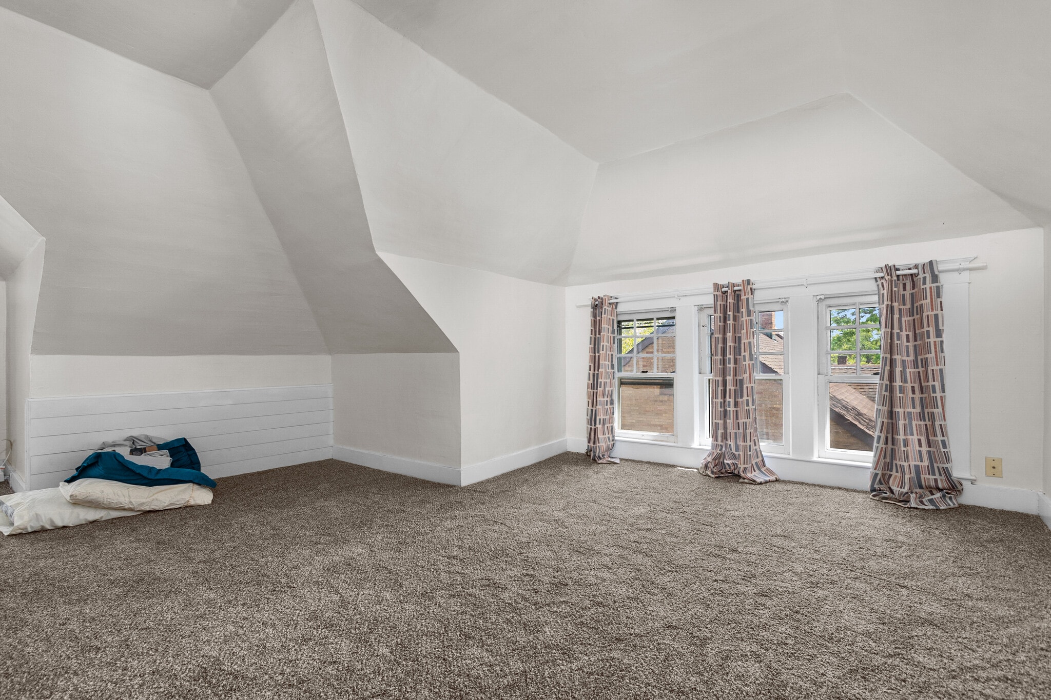 Building Photo - 601 S Walnut St