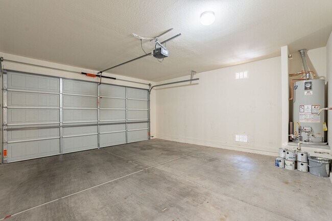 Building Photo - Verrado Living - 4 Bedrooms & 3 Baths!