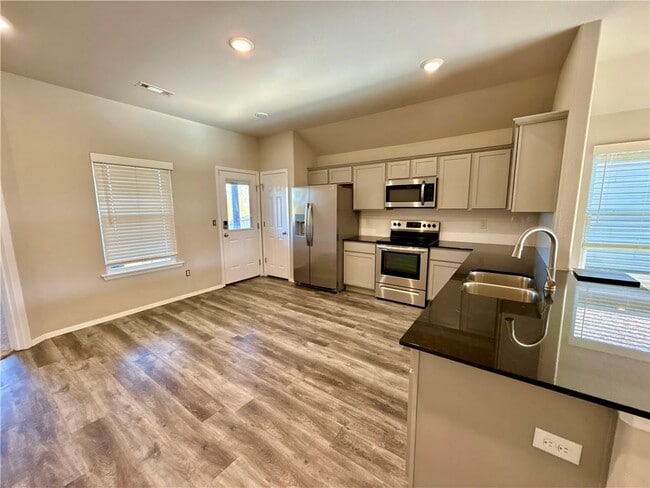 Building Photo - 530 Woodcreek Lp