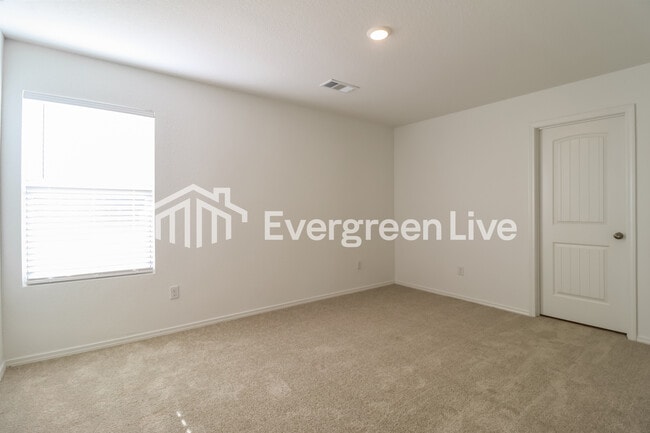 Building Photo - 41 Remington Ln