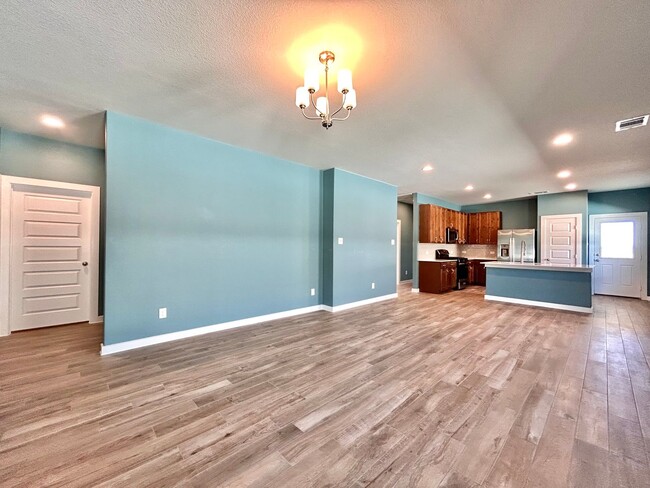 Building Photo - Move-In Ready 3BR, 2BA with Fully Equipped Kitchen & Laundry Room