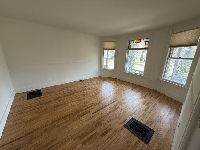 Building Photo - 135-137 North Avenue
