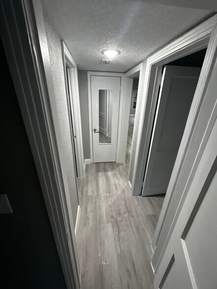 Building Photo - 734 Bonnie Cir