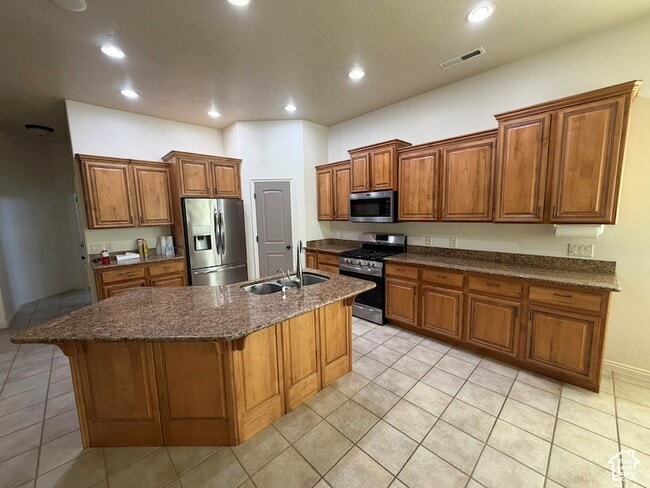 Building Photo - 2596 Hidden Canyon Dr