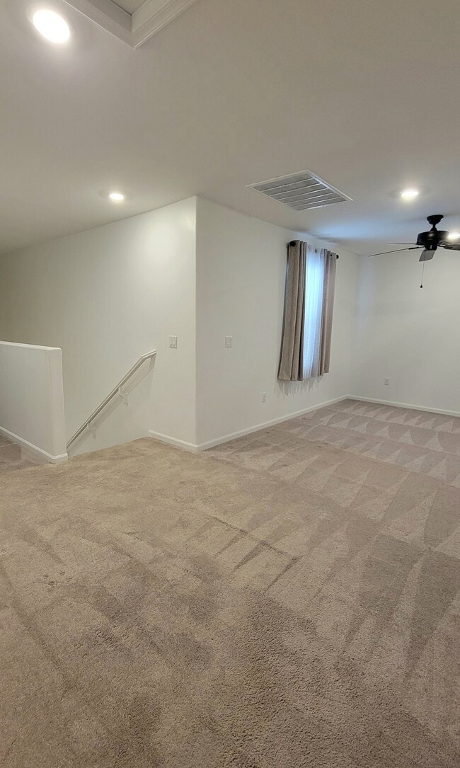 Building Photo - 7152 W Vineridge Dr
